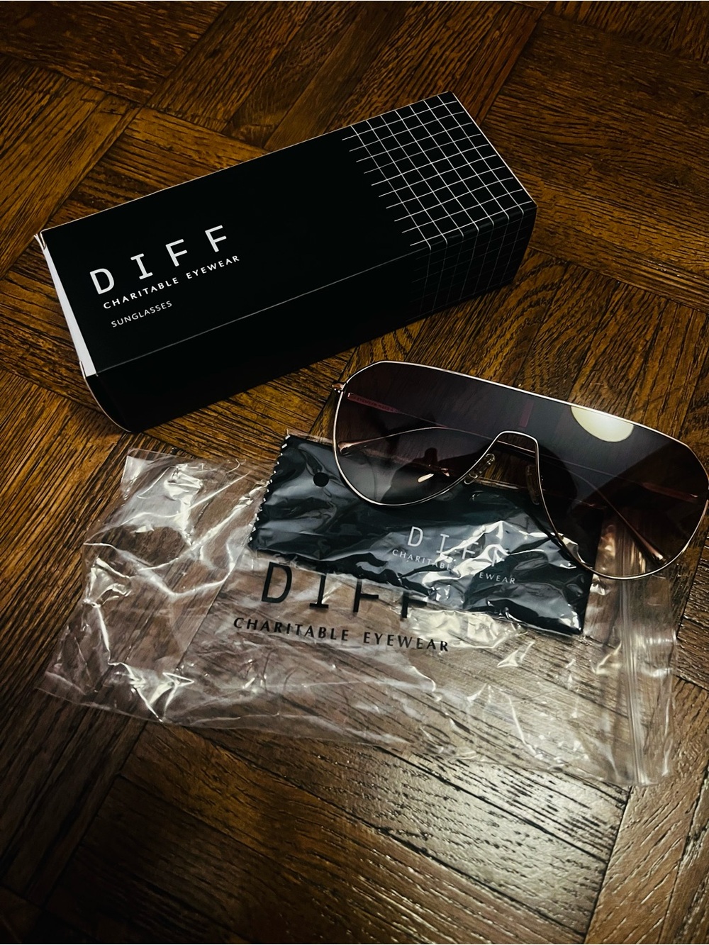 BNIB DIFF Eyewear Dash Shield Aviator Sunglasses in Brown Gradient - Picture 5 of 7